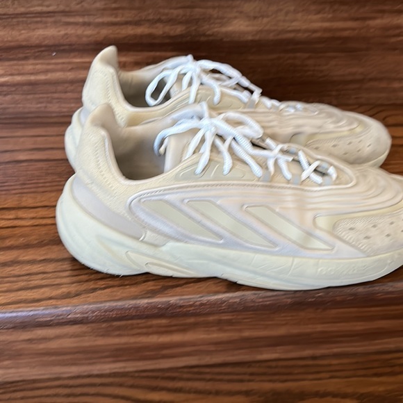 Authentic Adidas - Picture 8 of 10